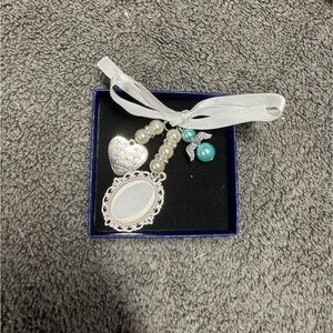 Elegant Silver and Pearl in Loving Memory Ribbon